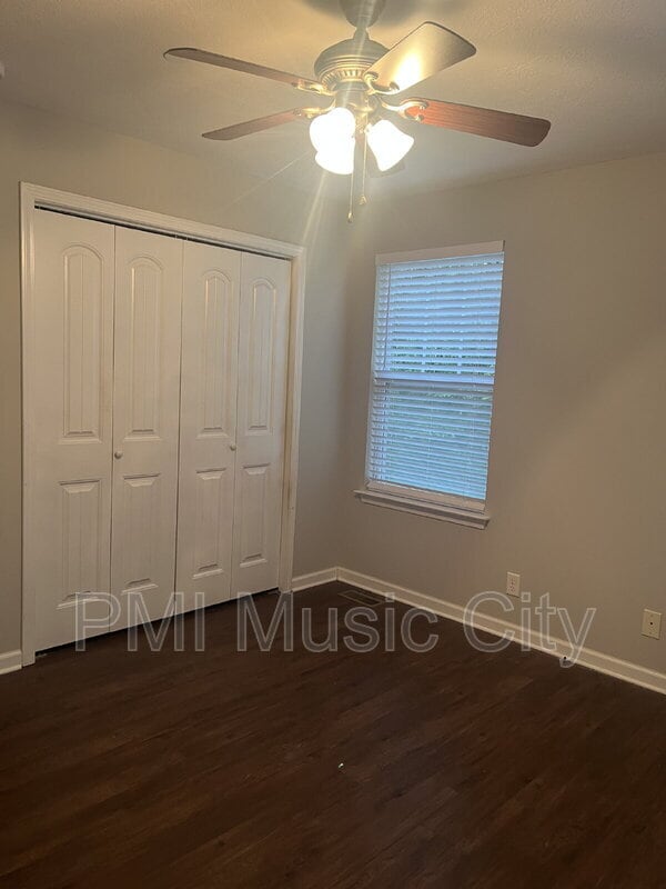 Building Photo - 225 Hickory Dr