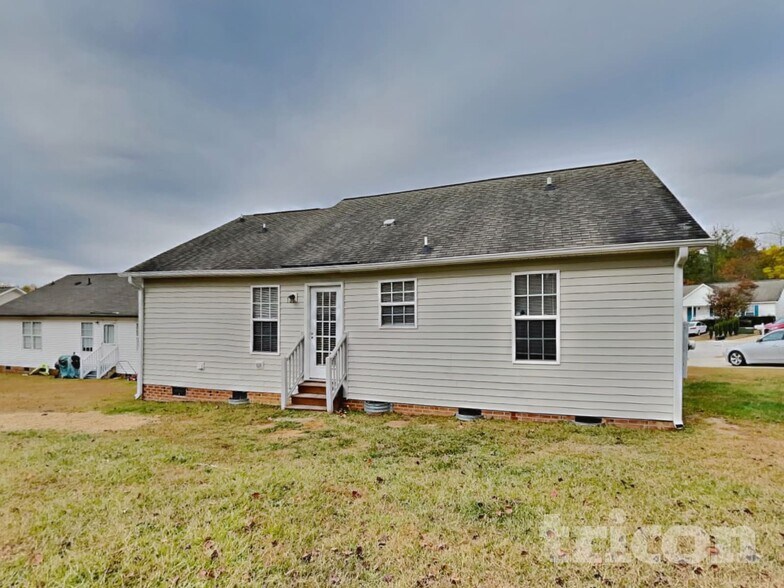 Building Photo - 1037 Cove Cir