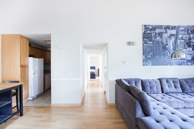 Building Photo - Furnished Condo in Desirable Community in ...