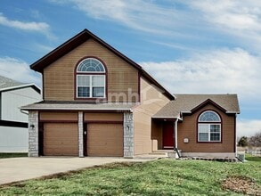 Building Photo - 713 Derby St