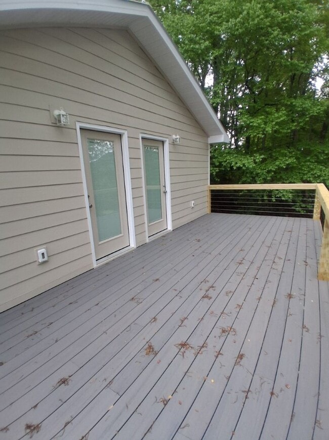 Building Photo - $1,800 - 2 Bedroom 2 Bathroom Newly Renova...