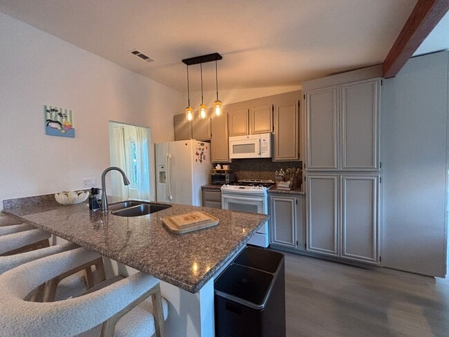 Building Photo - Beautiful Single-Story Gem in Vacaville!