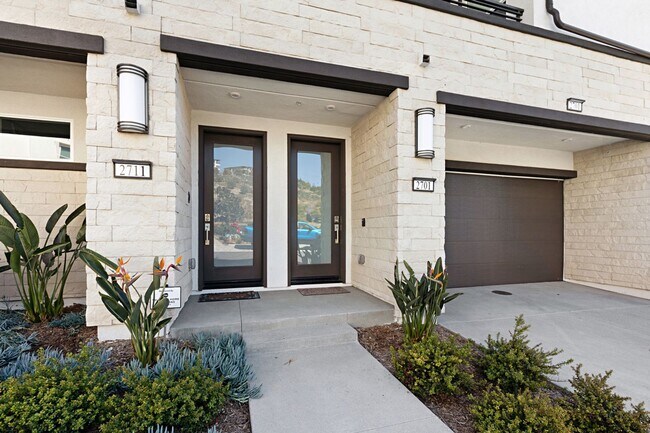 Building Photo - Stunning & Spacious - 3BD/2.5BA Townhome - Resort Style Living! Smart Home! Roof Deck w/ Expansiv...