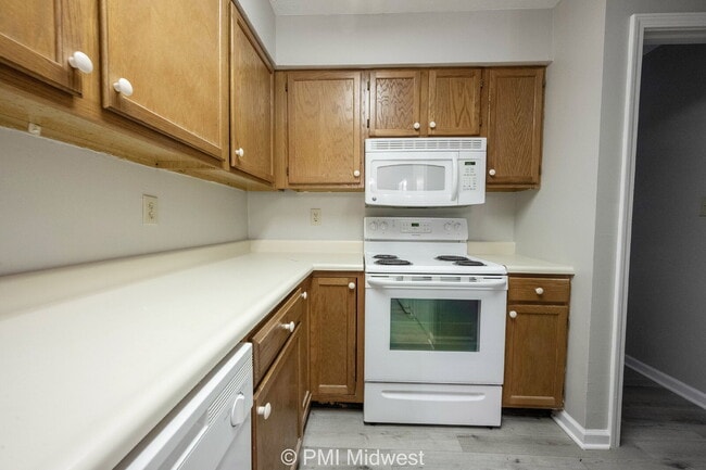 Building Photo - "Charming 2-Bed, 2-Bath Duplex in Prime Franklin Locale – Spacious 1,464 Sq Ft!"