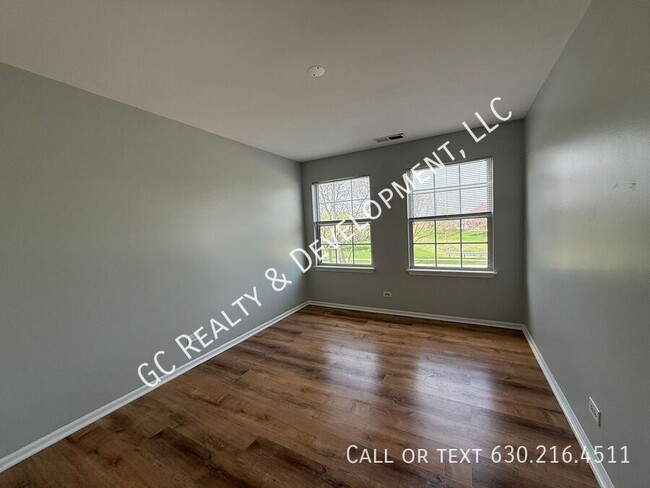 Building Photo - 671 W Streamwood Blvd