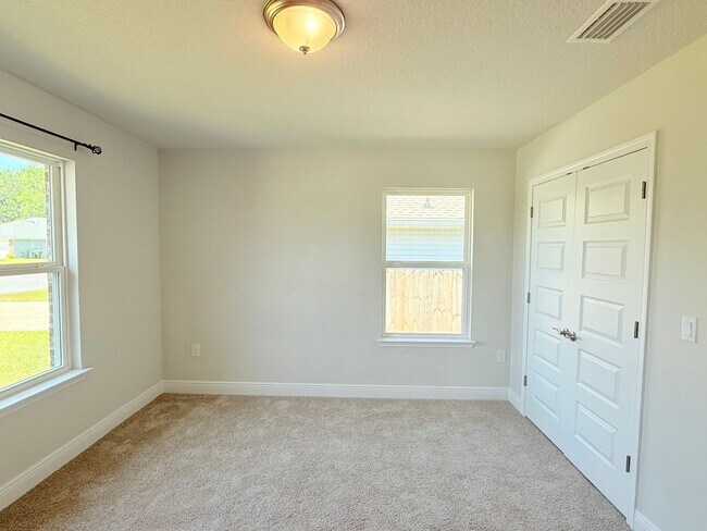Building Photo - Modern 3 Bed/2 Bath - Prime Location