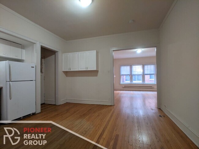 Building Photo - 1025 Dempster St