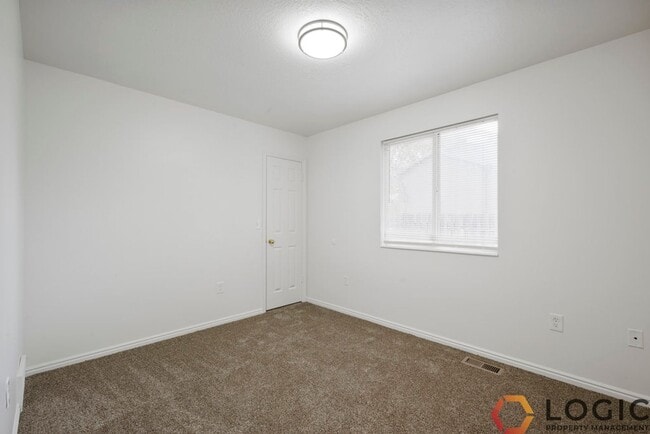 Building Photo - 126 W 475 S