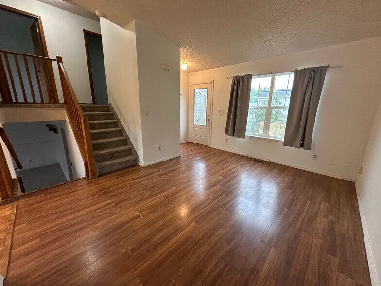 Building Photo - 102 Comanche Ct