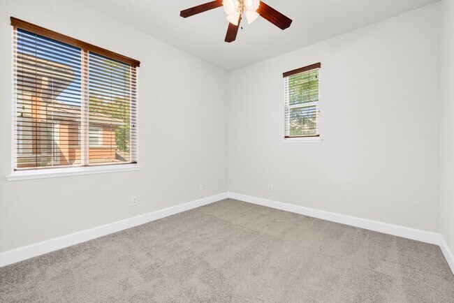 Building Photo - 9 Dulcibbella Pl