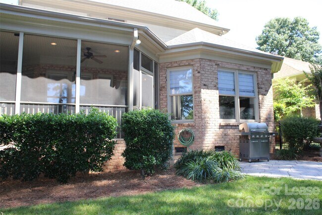 Building Photo - 17404 Summer Pl Dr