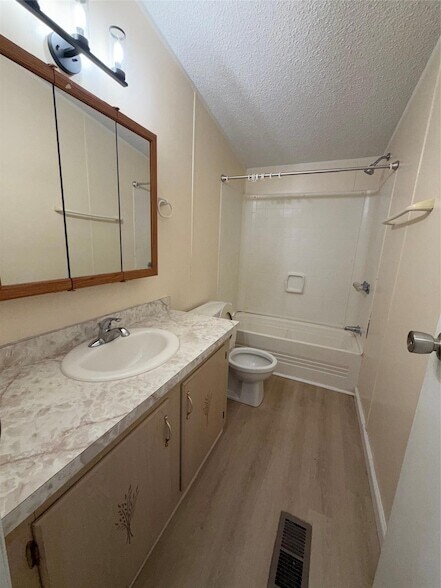 Building Photo - 175 Scarlet Oaks Dr