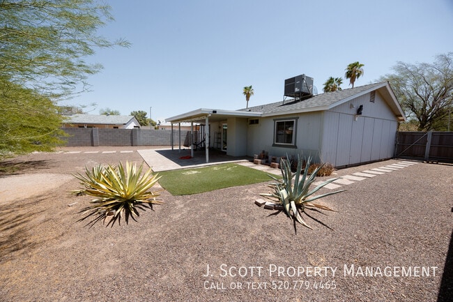 Building Photo - 3508 E Gelding Dr