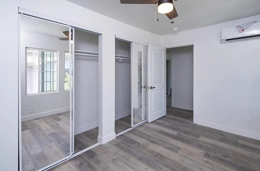 Building Photo - 1587 W 35th Pl