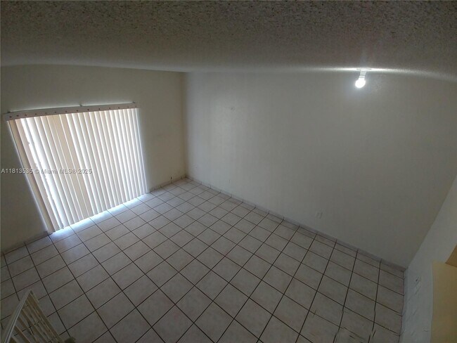 Building Photo - 1305 W 53rd St