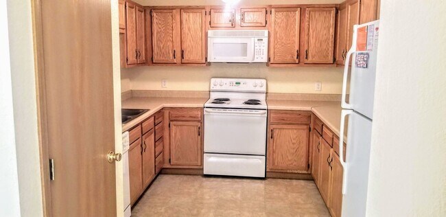 Building Photo - 16880 Huntington Lane A &amp; B