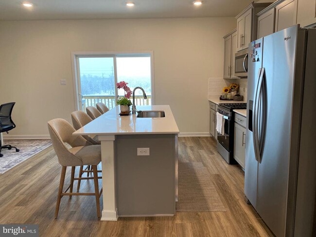 Building Photo - 7530 Daybreak Dr