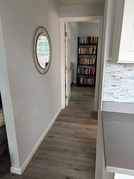 Building Photo - 2320 Saxon St