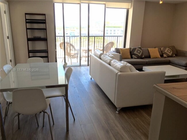 Building Photo - 1800 Collins Ave