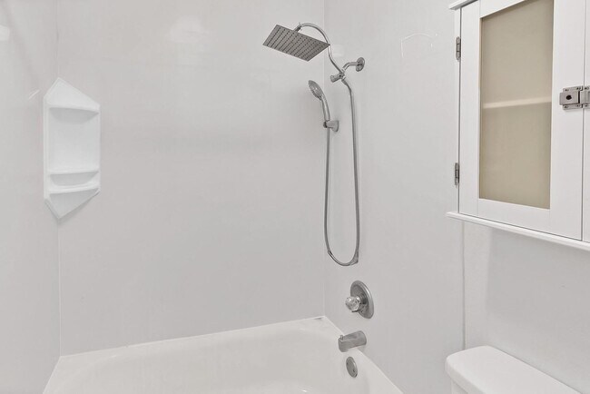 Building Photo - 2 Bedroom Condo near CMU