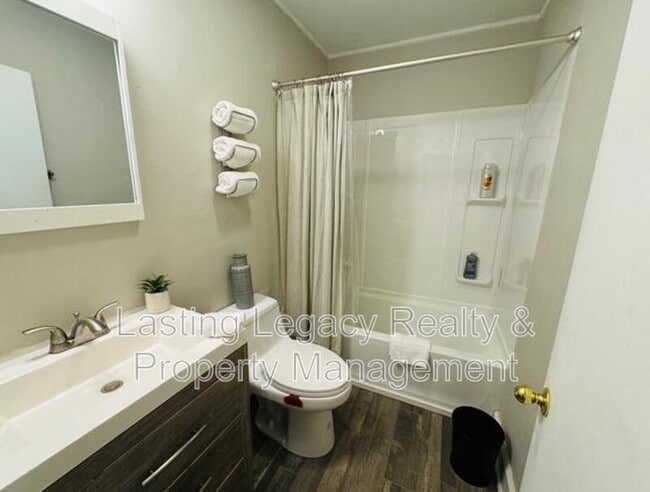 Building Photo - 1227 Brookwood Dr