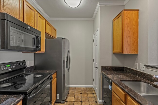 Building Photo - 8015 Ederville Cir