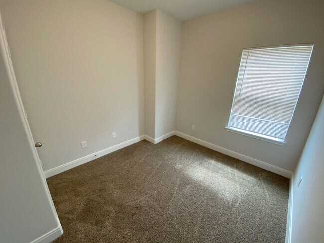 Building Photo - 8214 Parker Rd