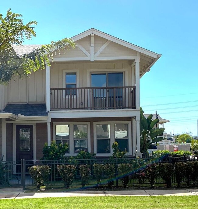 Building Photo - Three Bedroom Townhome in Kapolei!