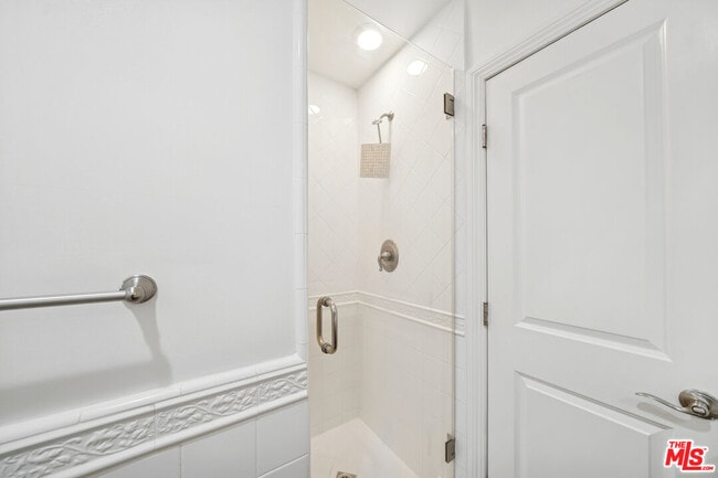 Building Photo - 133 N Swall Dr