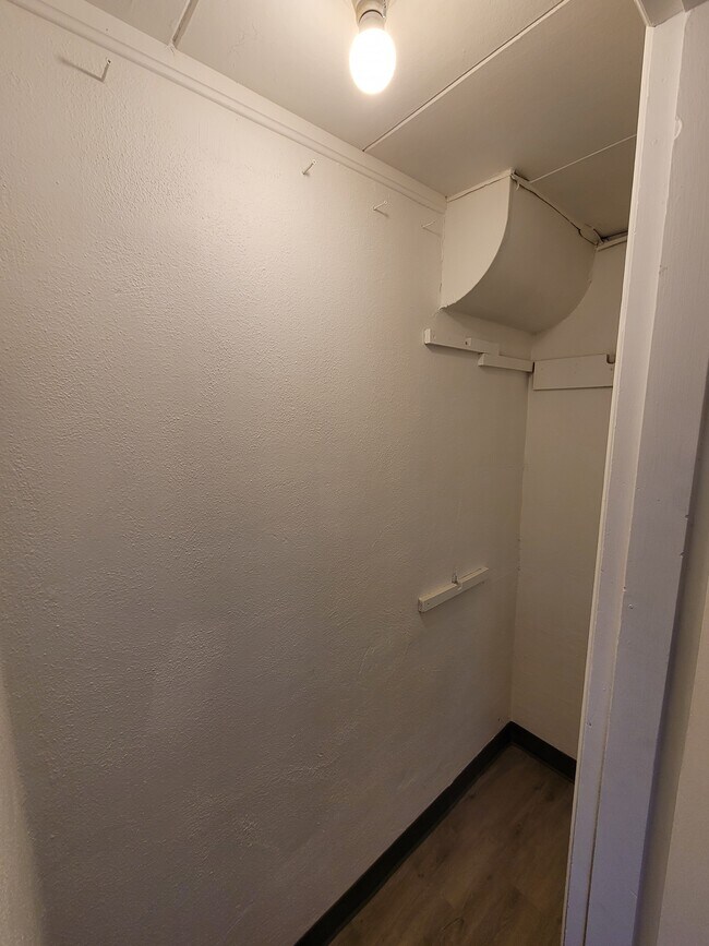 Closet - 588 SW 3rd St