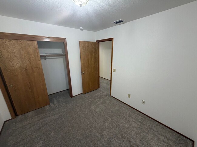 Building Photo - 4 bedroom | 2 bathroom | Gold River home