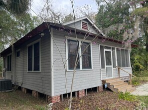 Building Photo - Charming 2 bedroom with fireplace