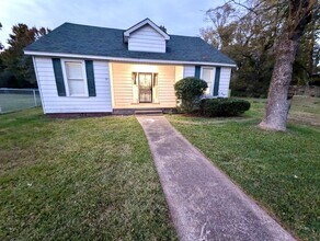 Building Photo - Amazing home38002