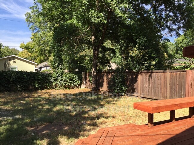 Building Photo - 1305 Chestnut St