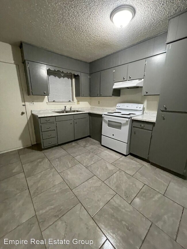 Building Photo - 2 br, 1 bath House - 602 E. Sunset Dr