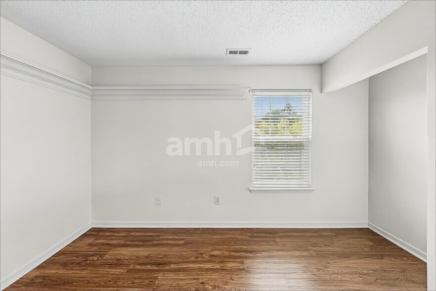 Building Photo - 4015 Shadow Pines Cir