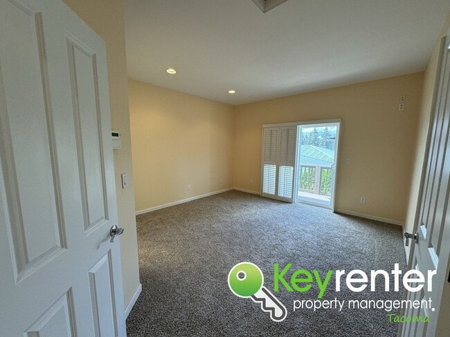 Building Photo - Dream Home on North Shore Golf Course in T...