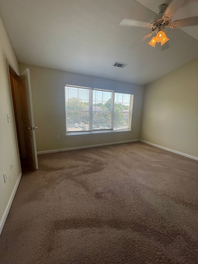 Building Photo - 18-1825 Whittaker