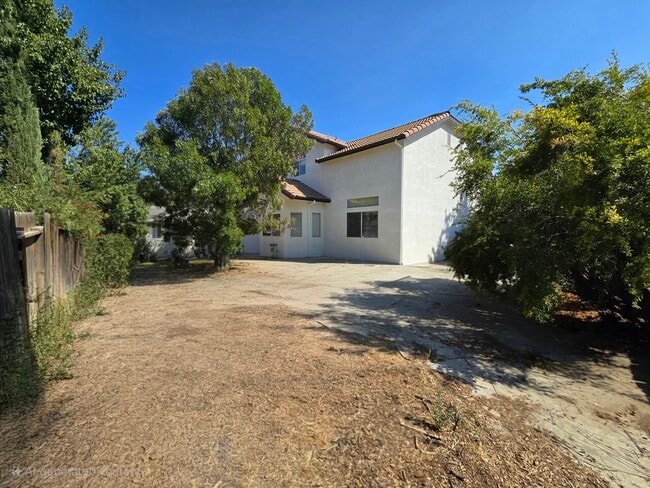 Building Photo - 1842 Loma Linda Cir