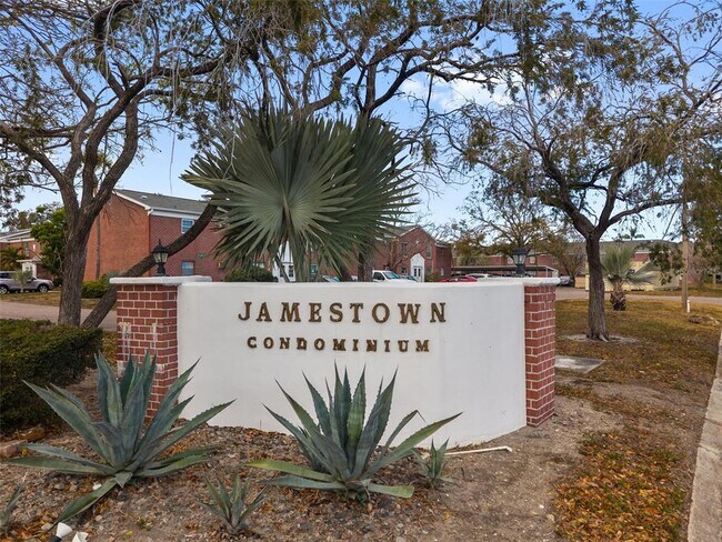 Building Photo - 1125 83rd Ave N