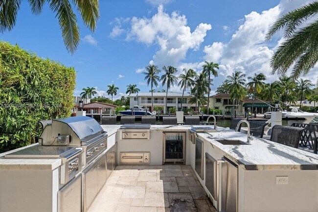 Building Photo - 720 Isle of Palms Dr