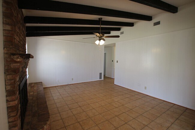Building Photo - Coming Soon! 3/2/2 in Tyler!