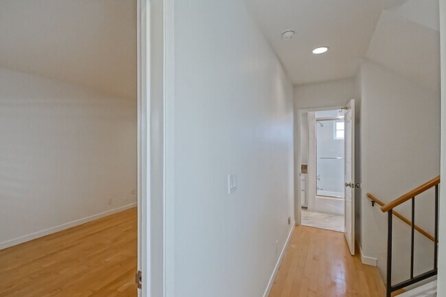 Building Photo - 333 11th St