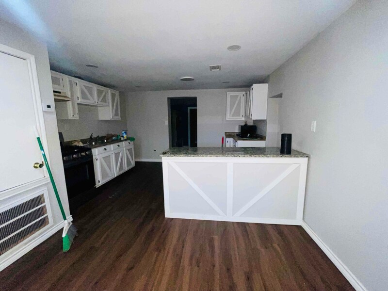 Building Photo - 1416 Vickers Ave