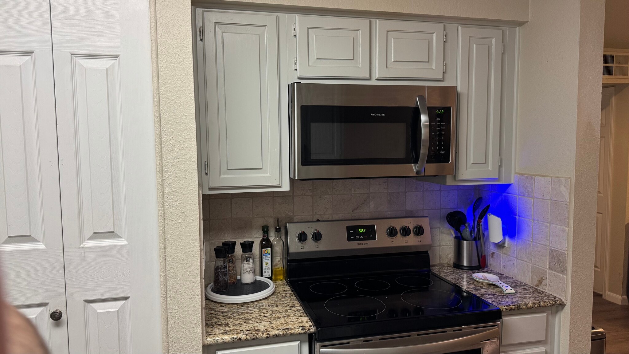 Kitchen (3) - 356 W Harwood Rd