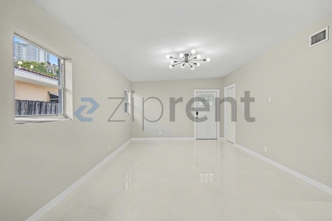 Building Photo - 1650 Jackson St