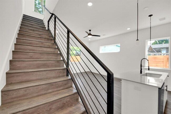 Building Photo - 7603 Carver Ave