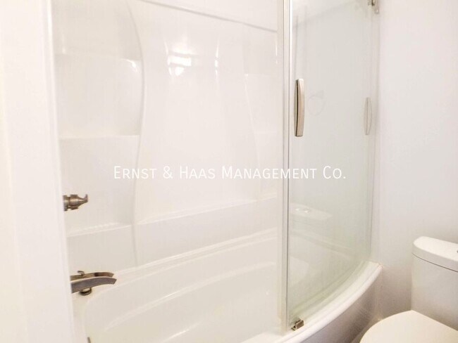 Building Photo - 730 W 4th St