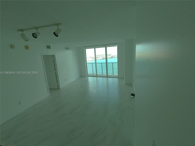 Building Photo - 335 S Biscayne Blvd