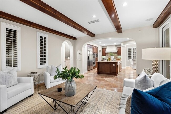 Building Photo - 33 Tall Hedge